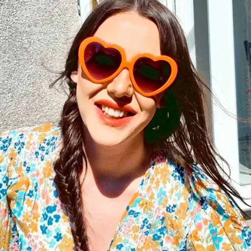 Vintage Oversized Cute Love Heart Sunglasses Women Fashion Trendy Luxury Brand Designer Popular Sun Glasses Sexy Lady Punk Shade