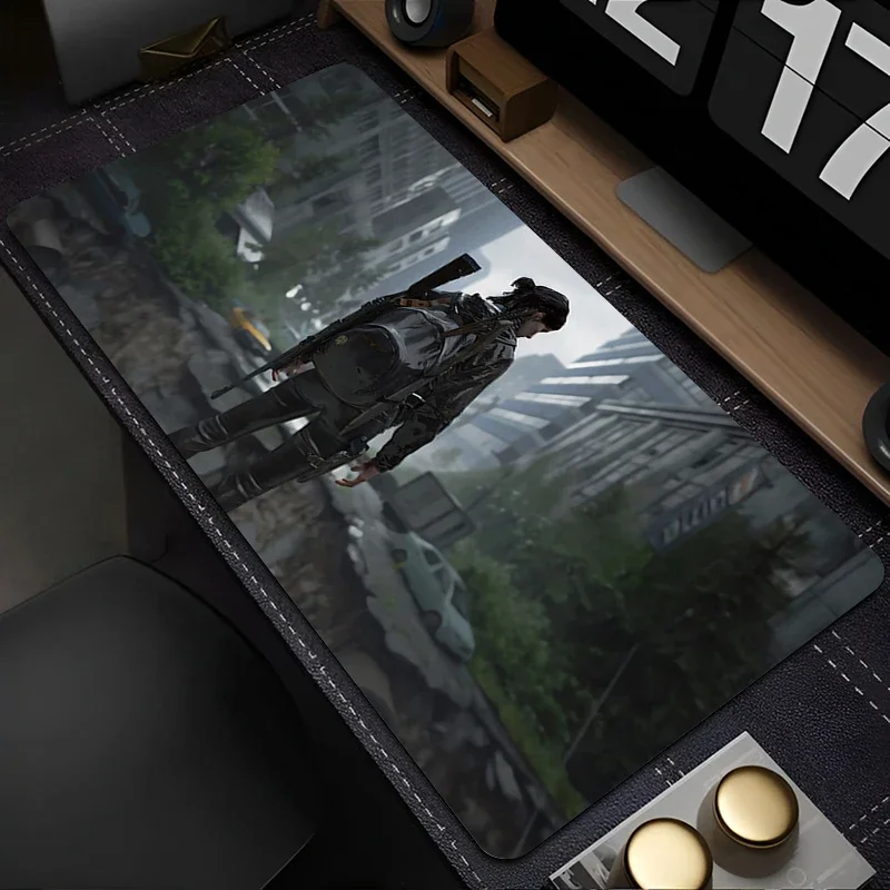 لوحة ماوس أنيمي أبيض وأسود ممتدة لوحة ماوس كمبيوتر محمول The Last Of Us 2 Gamer سطح المكتب ماوس حصيرة ألعاب الكمبيوتر لوحة المفاتيح الإرهابية