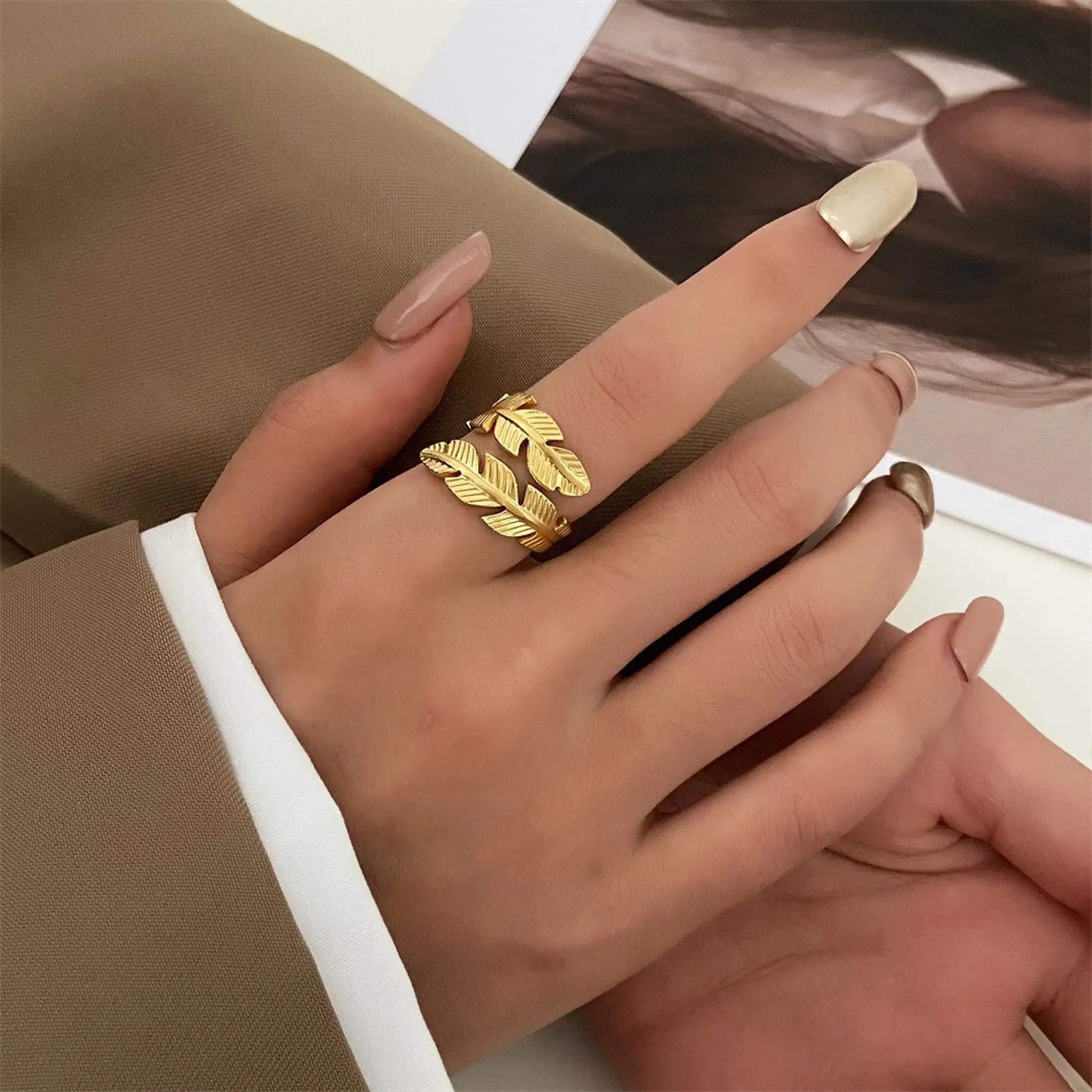 Fashionable and personalized geometric angel wings couple ring jewelry, niche retro creative feather opening ring