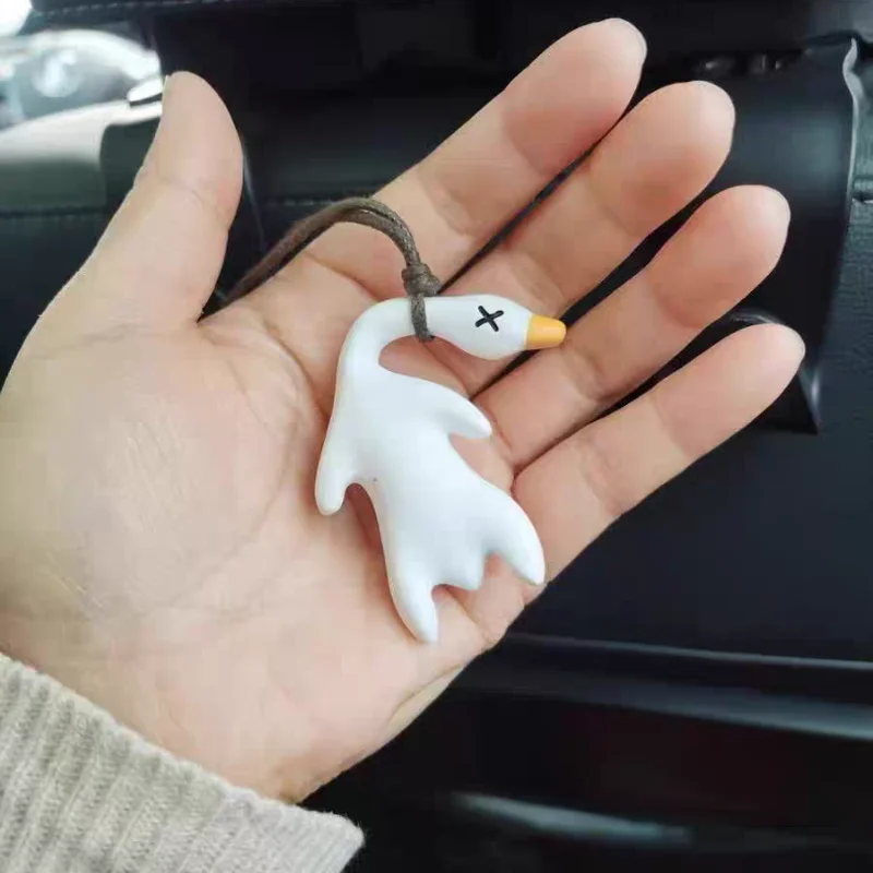 

В наличии кулон в виде жареной утки, который меняет цвет под ультрафиолетовым светом, интересный орнамент, забавные декоративные праздничные подарки