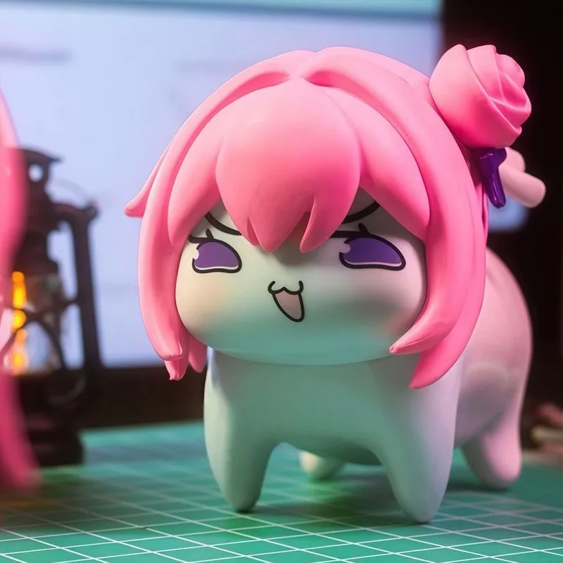 Q نسخة Nikke Doro أنيمي لعبة شخصية عمل تمثال سطح المكتب الحلي موضة لطيف الوردي الكلب فتاة بالجملة لعبة مجسمة الهدايا