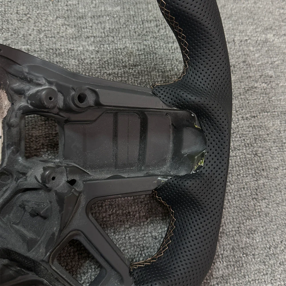 Matte carbon fiber Heated steering wheel for Land Rover Defender Drill holes on the left and right sides
