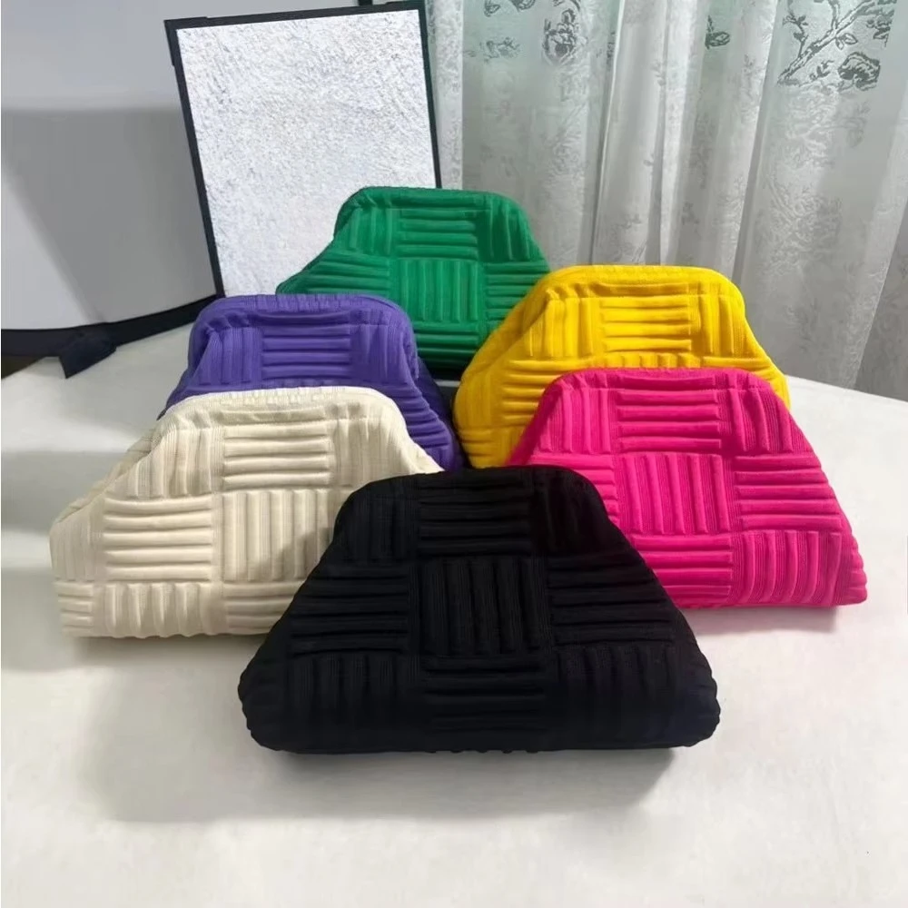 

European and American hot-selling large-capacity versatile knit-textured everyday and evening makeup clutch bag