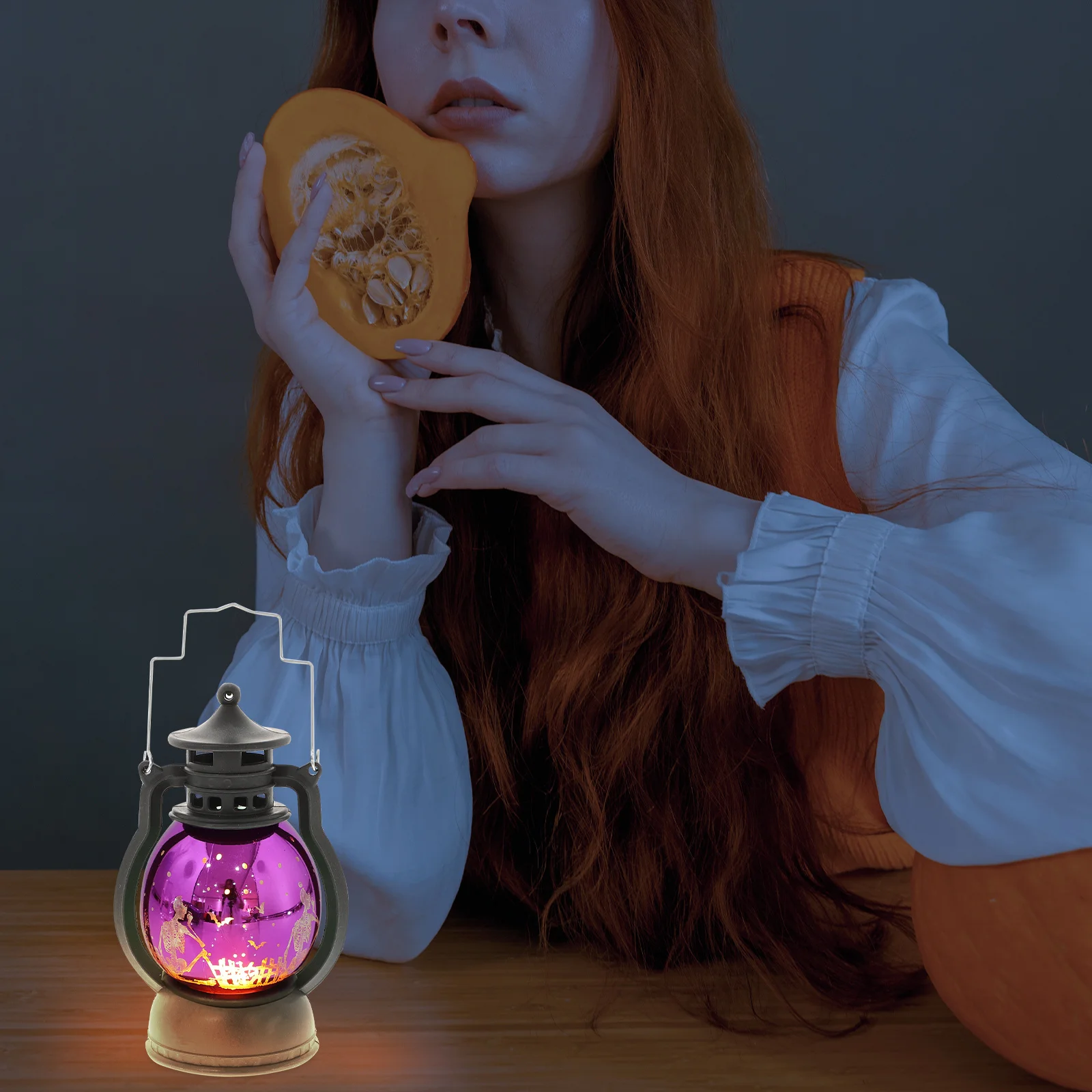 

Halloween Skull Lantern Light Portable Powered Hanging Light for Table Decoration and Haunted House Atmosphere