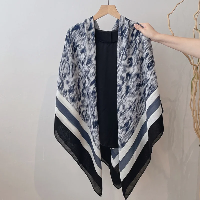 

Gradient blue elegant square scarf women130x130New hot-selling casual scarf-conditioned rooms, versatile and elegant