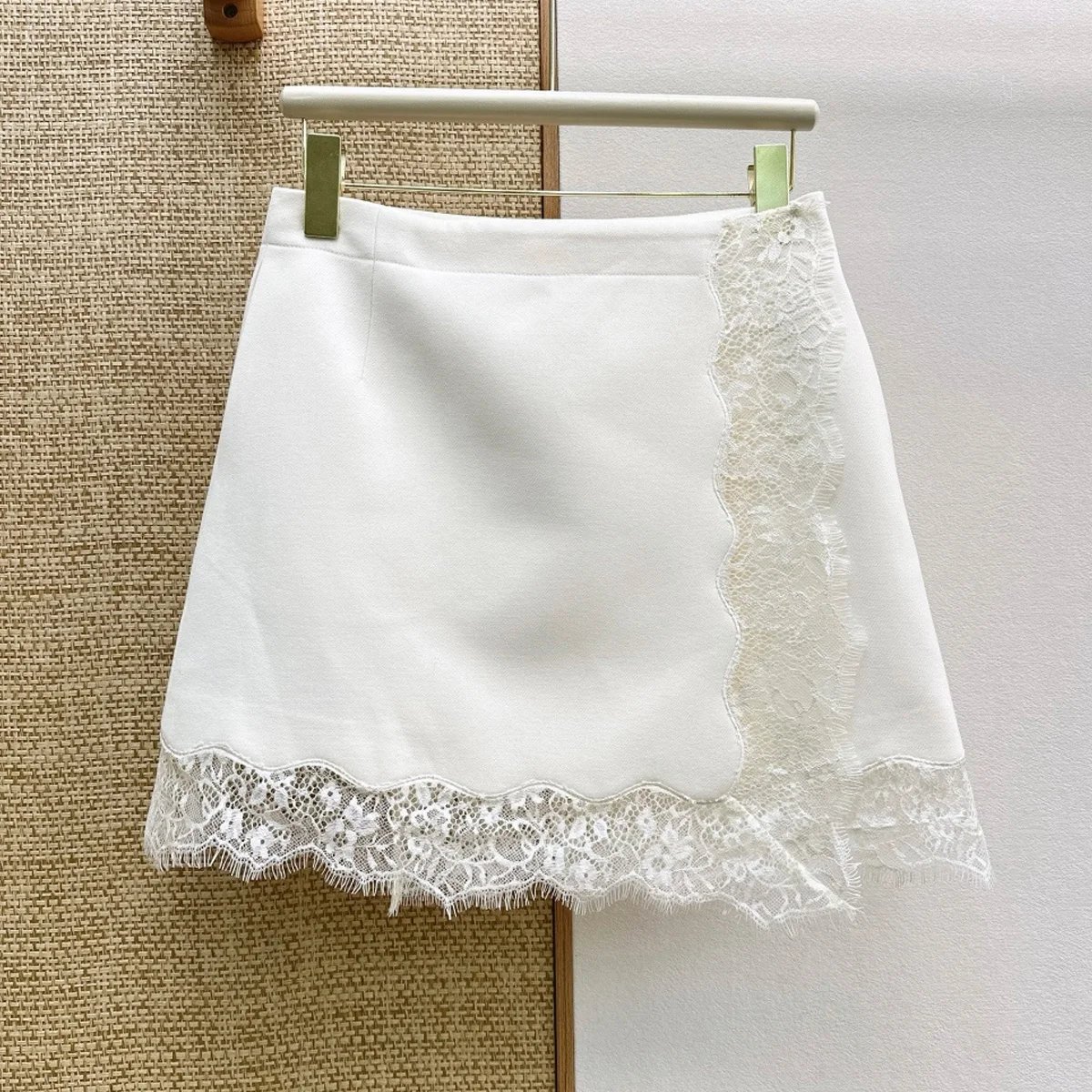 High Quality Women High Waist A Line Mini Skirt, Elegant Scalloped Lace Hem Short Skirt with Pockets and Lining lyt26102212