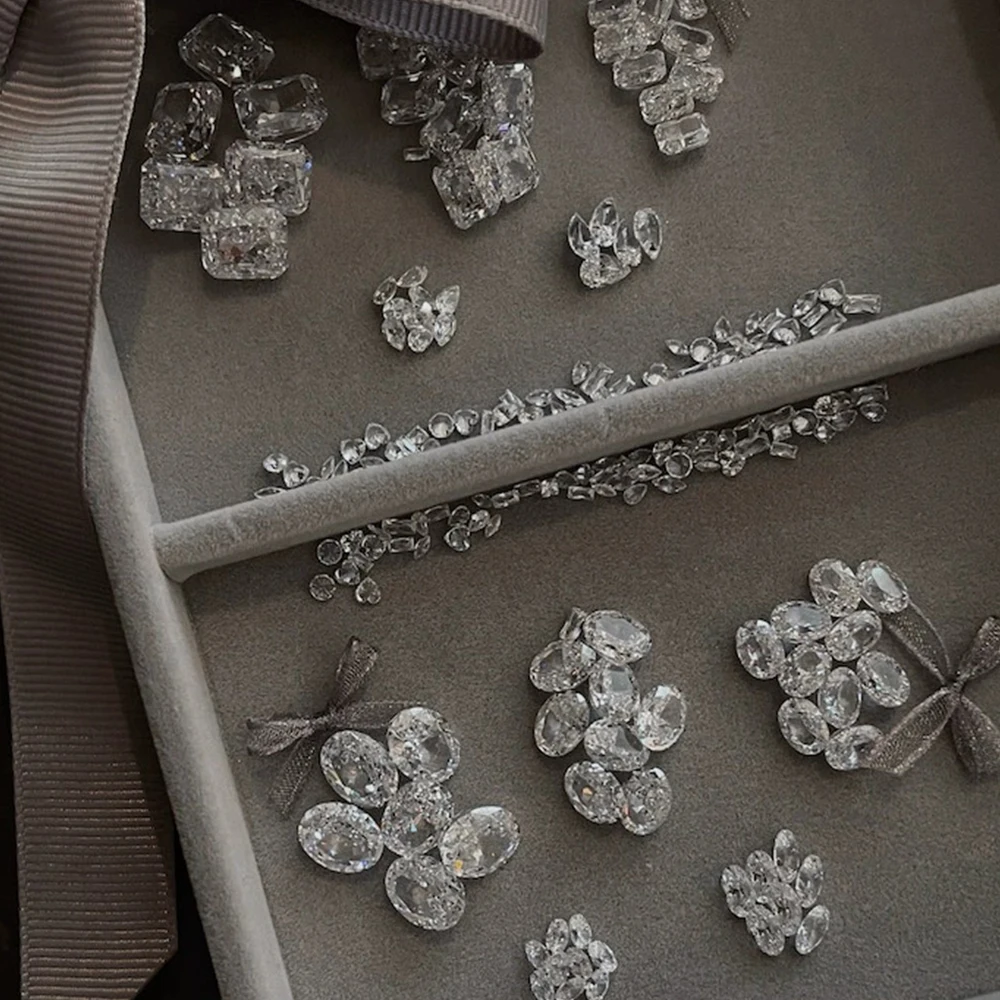 10pcs 3D น้ําแข็งโปร่งใสเพทายชี้ด้านล่างเล็บ Rhinestones รูปไข่สแควร์คริสตัลอัญมณีแก้วเจาะตกแต่งเล็บอุปกรณ์เสริม