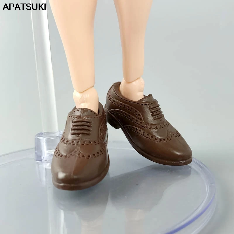 Marca Ken: Los Zapatos de Moda para Muñecos Ken que Transforman la Escena del Juego en Realidad