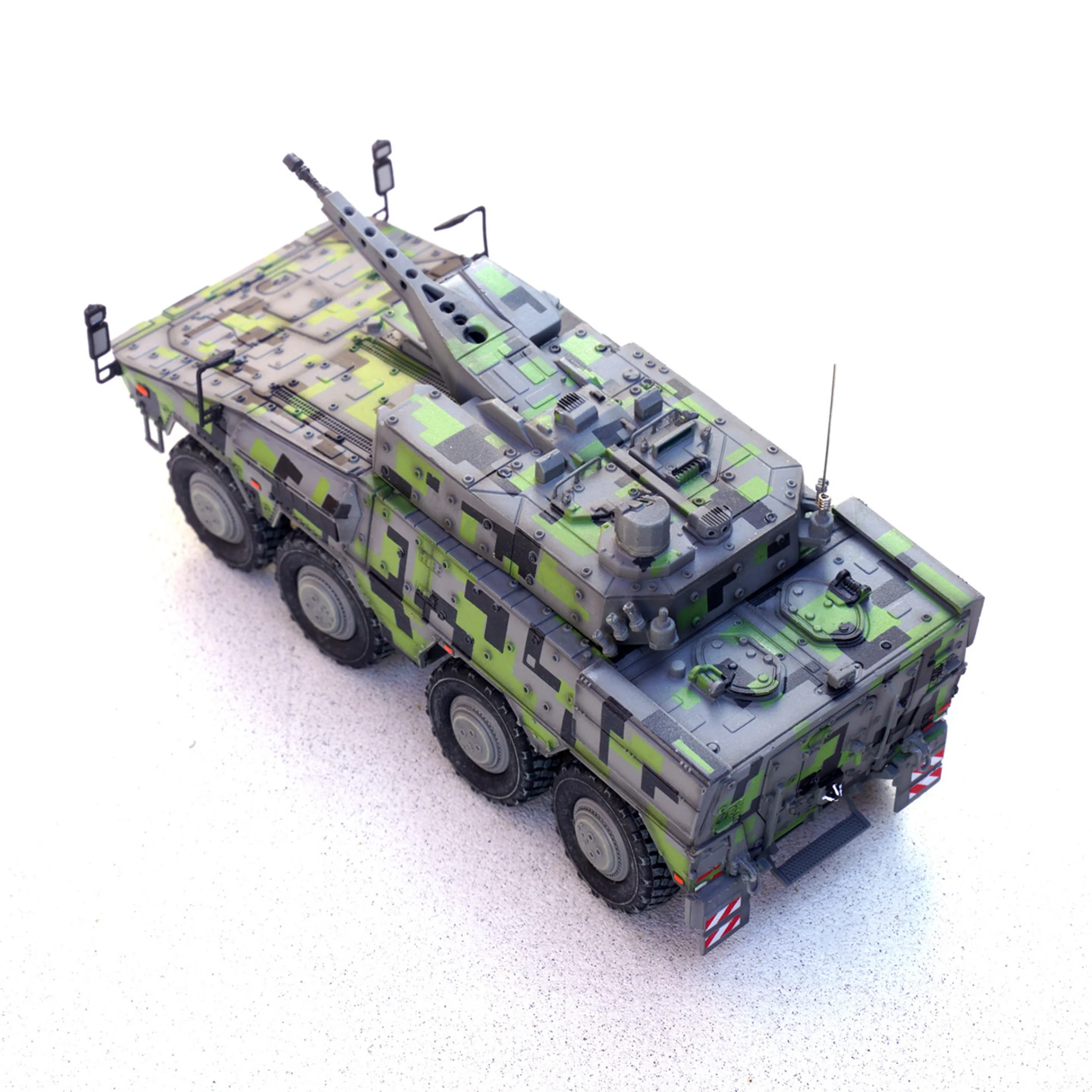Spot 1: 72 1: 72 12251PB Boxer Armored Reconnaissance Vehicle (Digital Camouflage) Tailgate Openable Static Finished Model