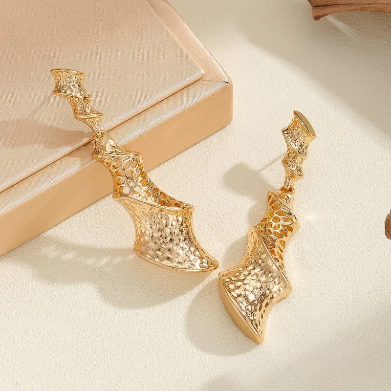 

Fashion super flash ins personality alloy irregular geometric earrings high sense versatile golden earrings women