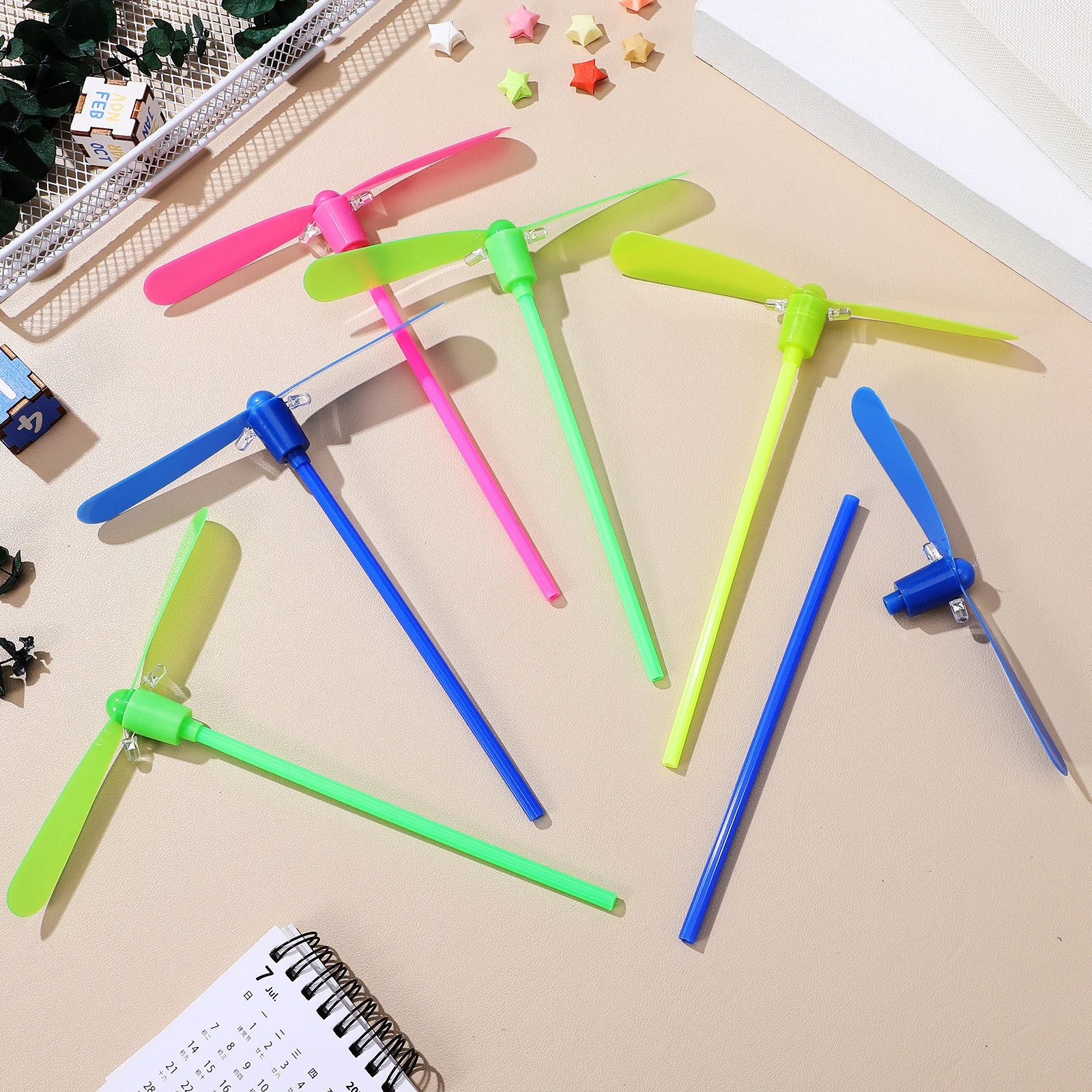 Led Bambus Libelle Fliegen Glow In The Dark Propeller Kinder Outdoor Wirbeln Spielzeug Party Favor Rotierenden Kinder