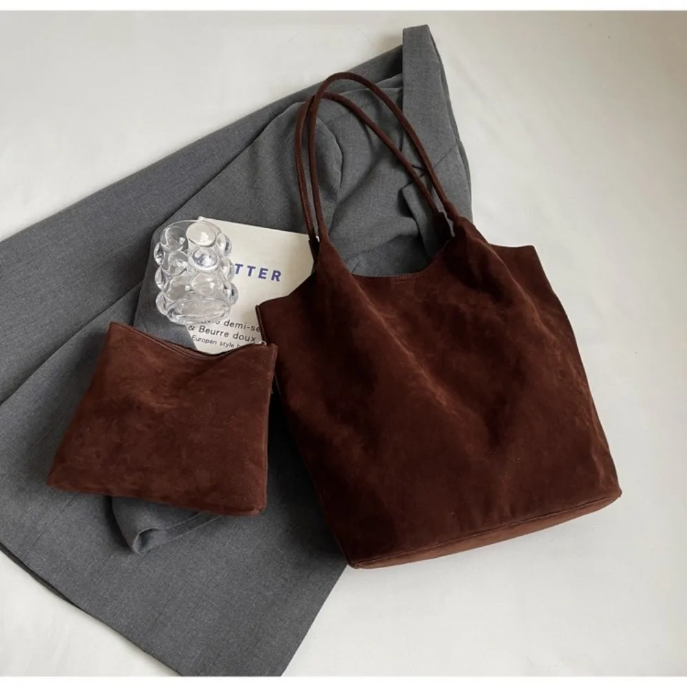 حقيبة أنيقة تحت الإبط بتصميم عتيق بلون سادة وحقيبة كتف ذات سعة كبيرة من جلد الغزال الصناعي بما في ذلك حقيبة يد صغيرة للنساء