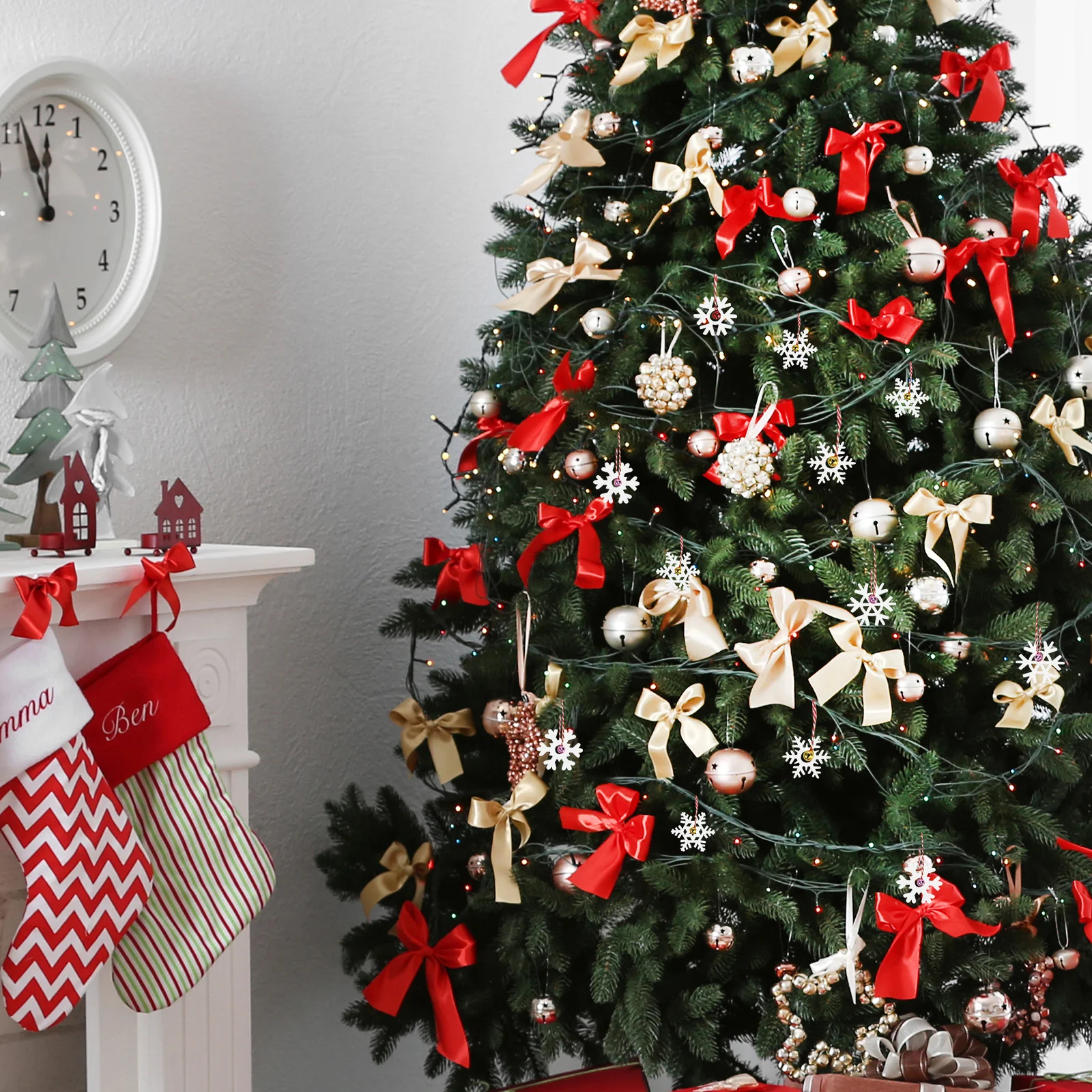 

100Pcs DIY Christmas Wooden Snowflake Ornaments Wood Cutouts for Holiday Festival Decor Creative Wooden Snowflake Decorations