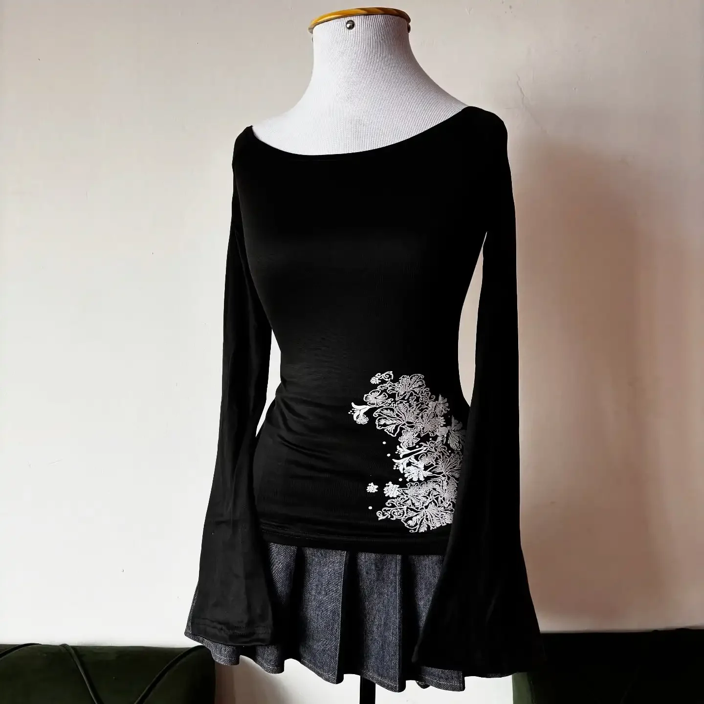 European and American Fashion New Floral Print Round Neck Long Sleeve Slim Fit Shirt Top Black Fine Striped T-Shirt