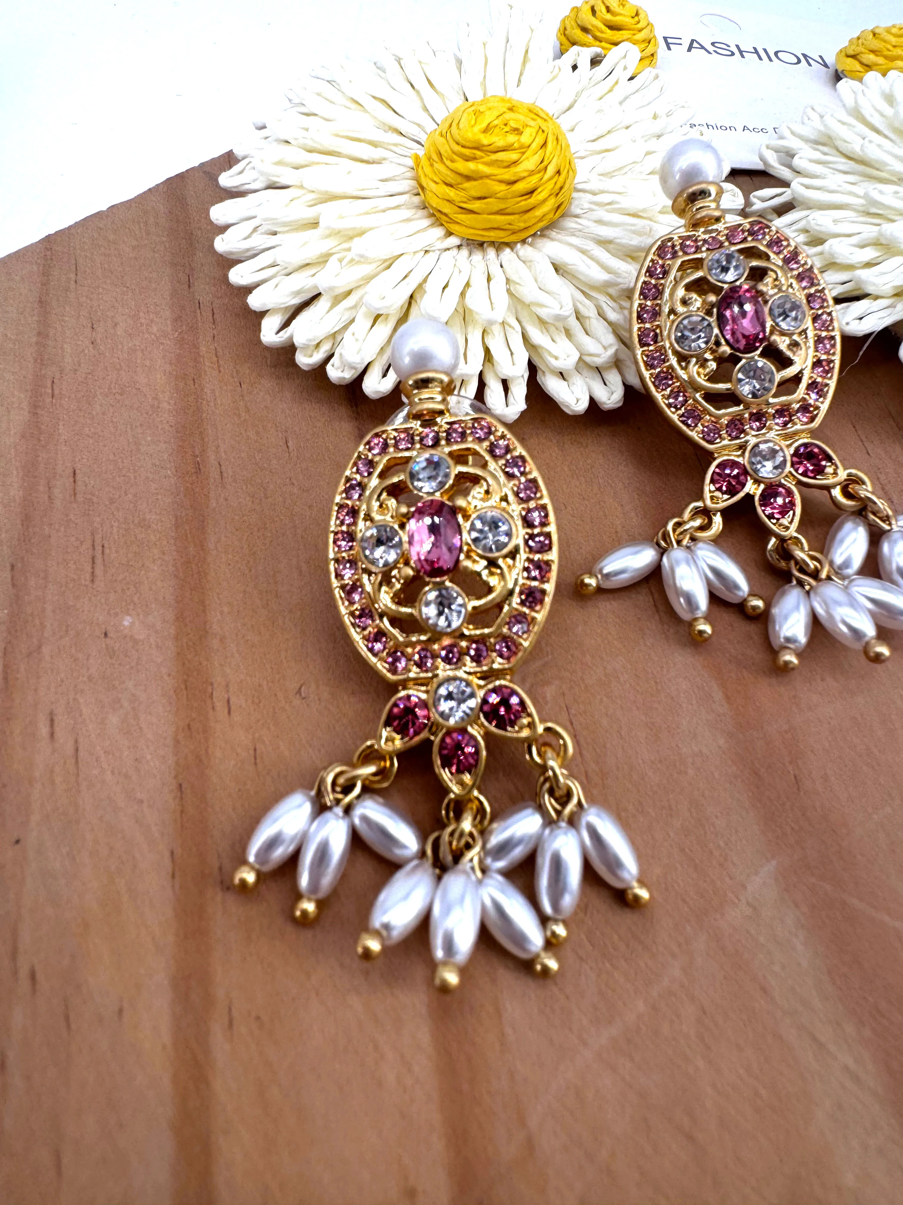 

YIBU i Pink Crystal Acrylic Pearl Vintage Earrings Trendy Jewelry European royal jewelry style