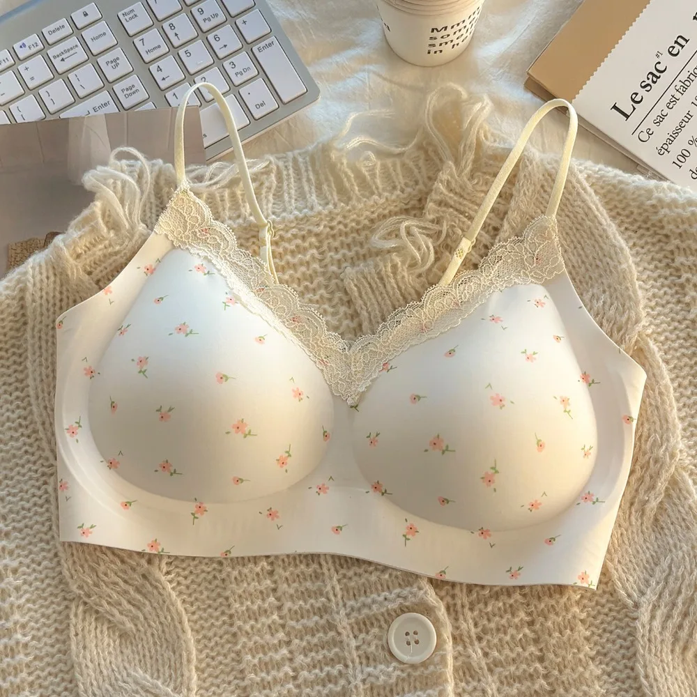 Sweet Comfort Wireless Seamless Bra Bear Pattern Small Bust Push Up Anti Sag Side Support Teen Girls Skin Friendly Underwear