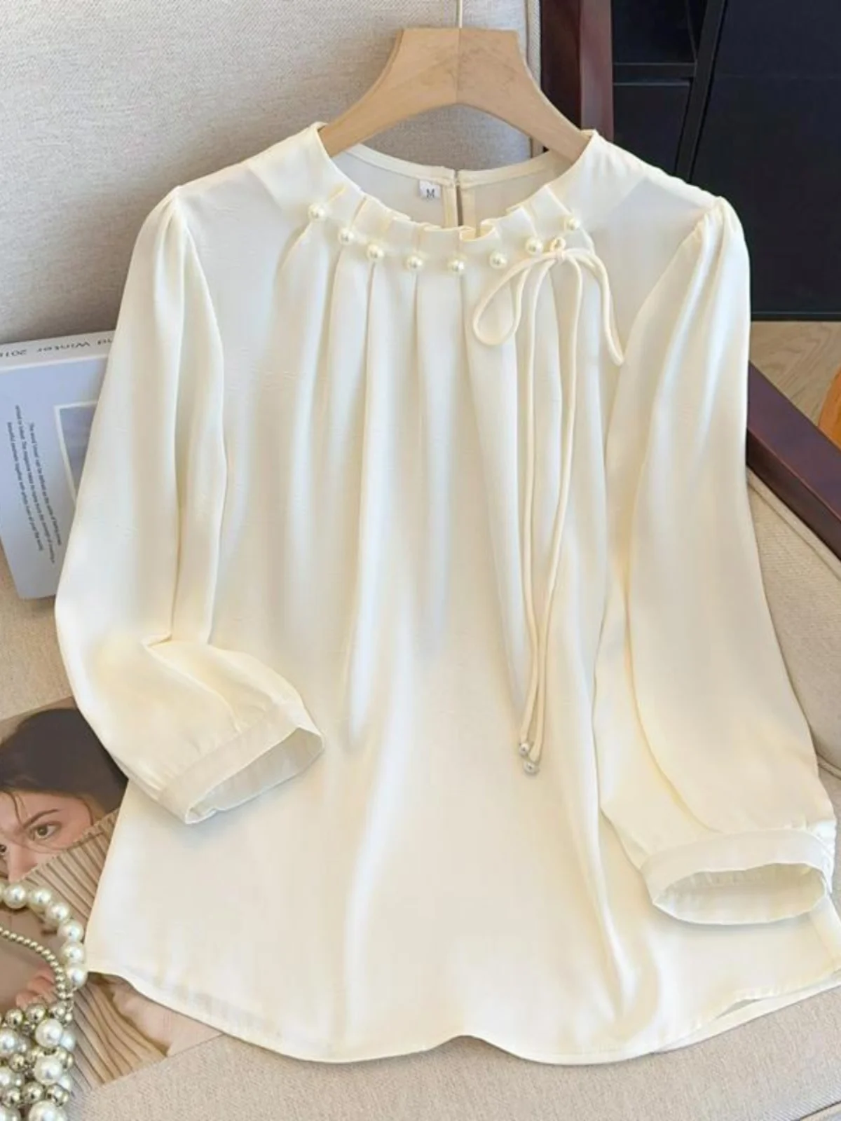 

Spring Fashion Pearl Embellished Chiffon Shirt Women's Elegant High-End Feel Top Korean Style Loose Fit round Neck Blouse