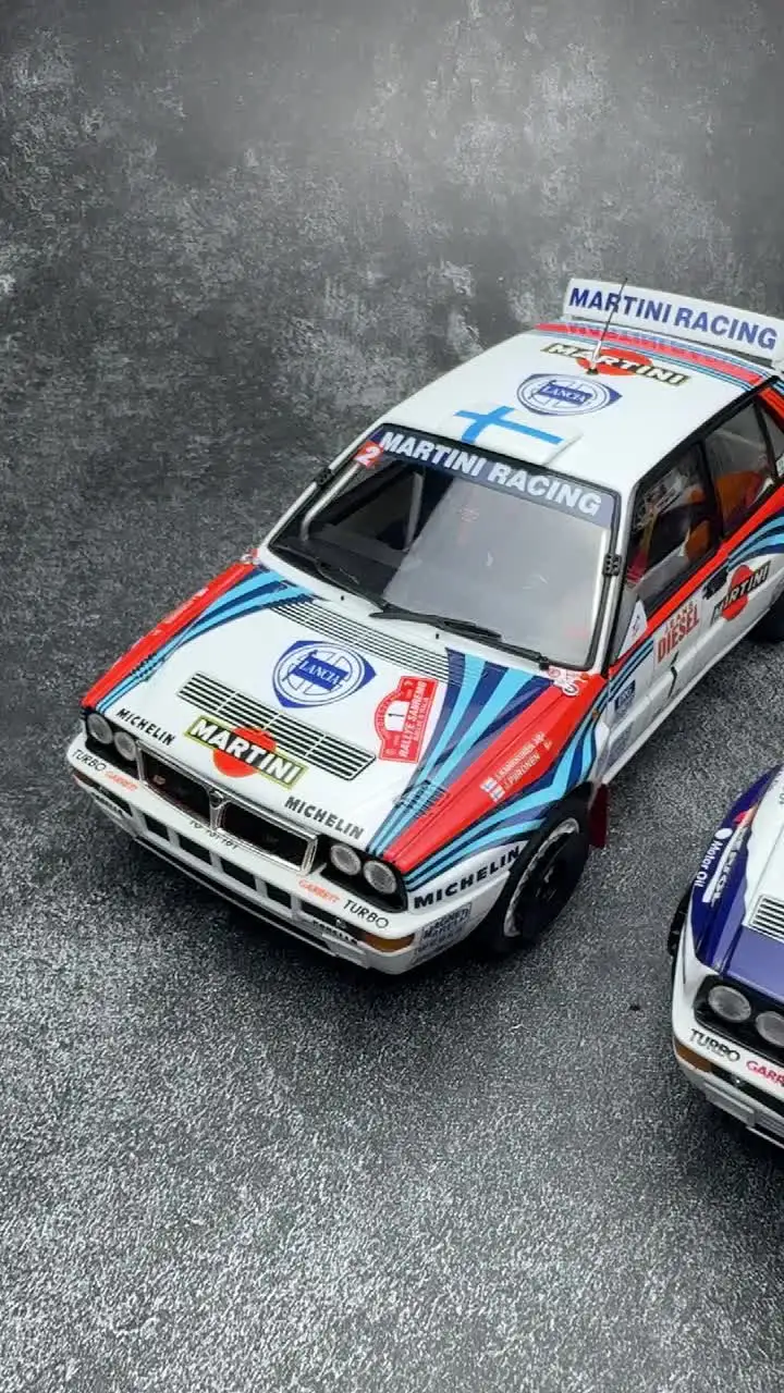京商Lancia Delta HF Integrale Martini 1/18 KYOSHO Diecast 1:18 Lancia Delta HF Martini painted car model