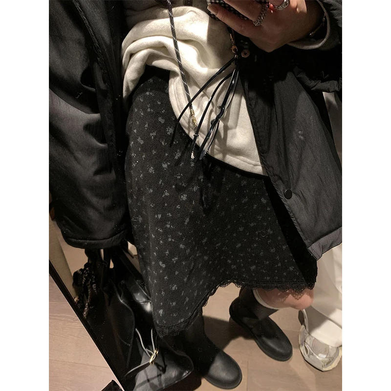 Minigonna vintage in velluto a coste da donna patchwork di pizzo floreale gonne nere autunno inverno streetwear design coreano sottile una linea gonne