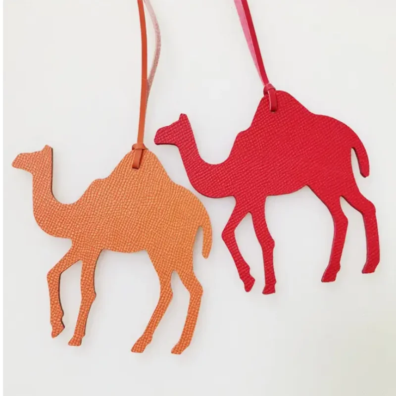 

Персонализированный кулон из искусственной кожи в виде верблюда, карта Саудовской Аравии, брелок с датой и пальмой, женский рюкзак, подвеска, женская сумка, подвески