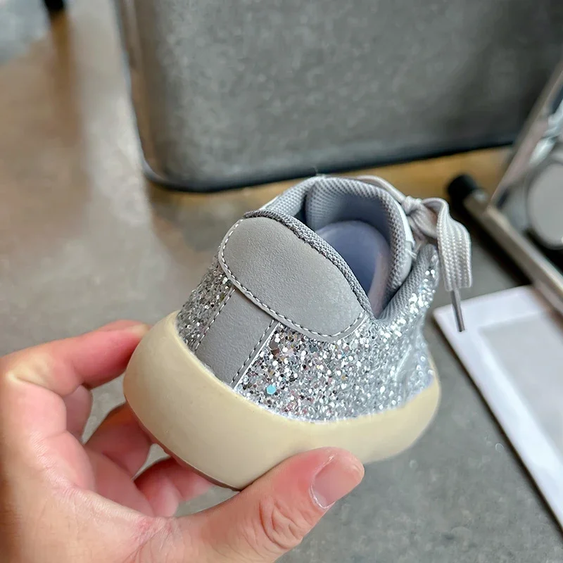 Scarpe per bambini per ragazze scarpe da ginnastica morbide con paillettes di diamanti stelle scarpe da corsa sportive per bambini scarpe da esterno