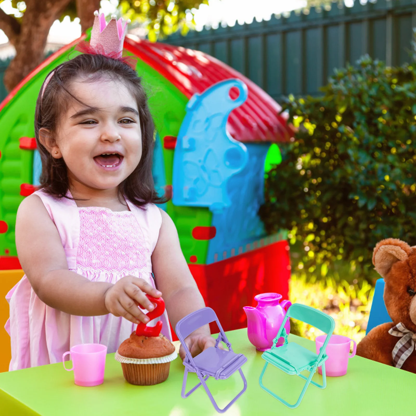 Silla plegable de plástico para niños pequeños, muebles en miniatura para casa de muñecas, juguetes para bebés, 2 piezas