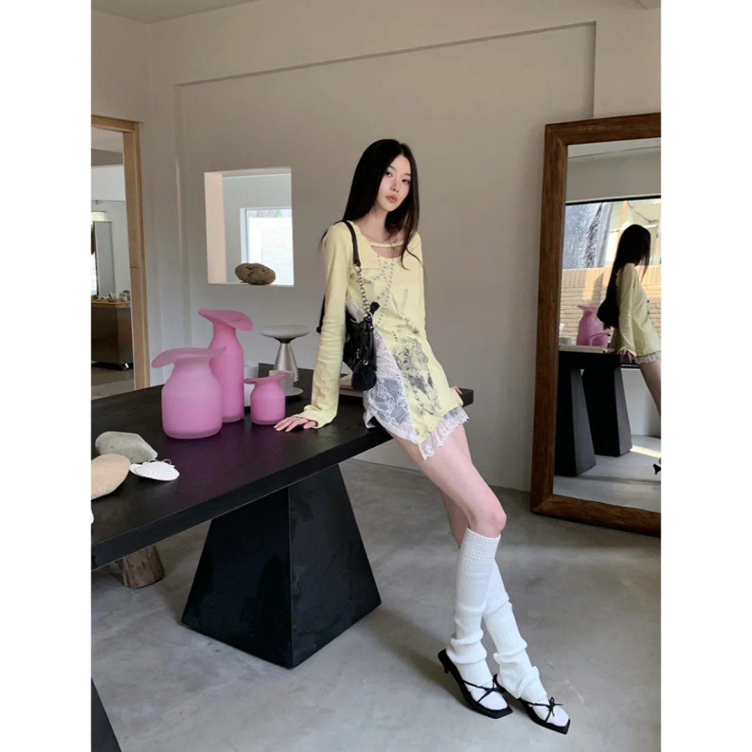 

New Long-sleeved T-shirt Design Lace Stitching Pearl Beaded Rabbit Print Bottoming Top for Women