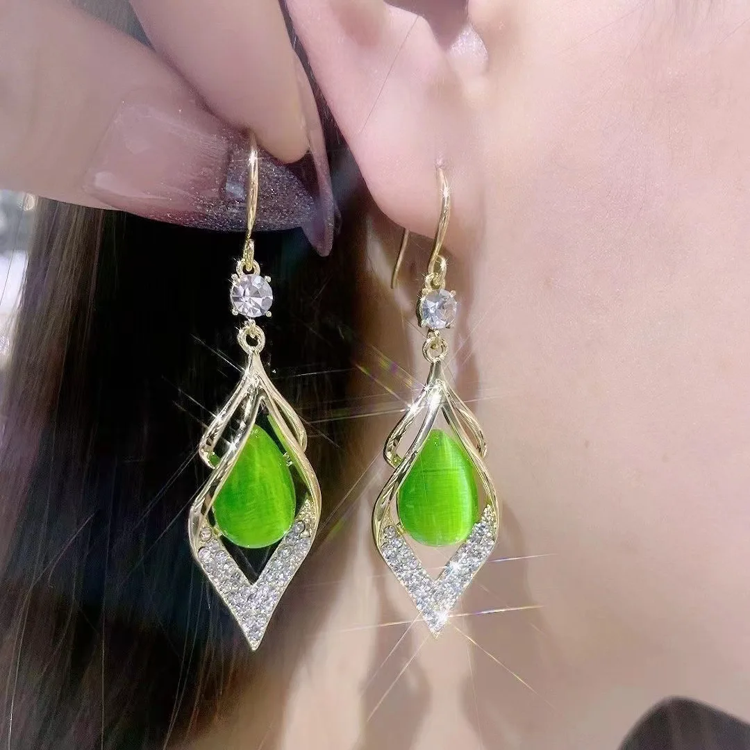 Korean Fashion Green Cat Eye Stone Drop Earrings For Women Jewelry 2026 Trending New Luxury Women's Crystal Earrings Pendientes
