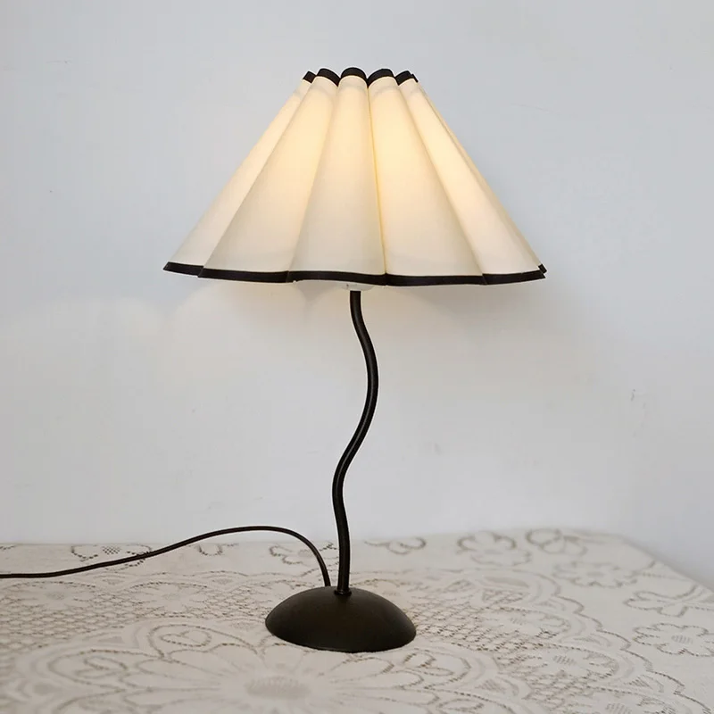 

Vintage Wiggle Lamp Retro Bedside Light with Petal Shade and Metal Base E14/E27 Bulb USB AU US EU UK Japanese or Korean Plug