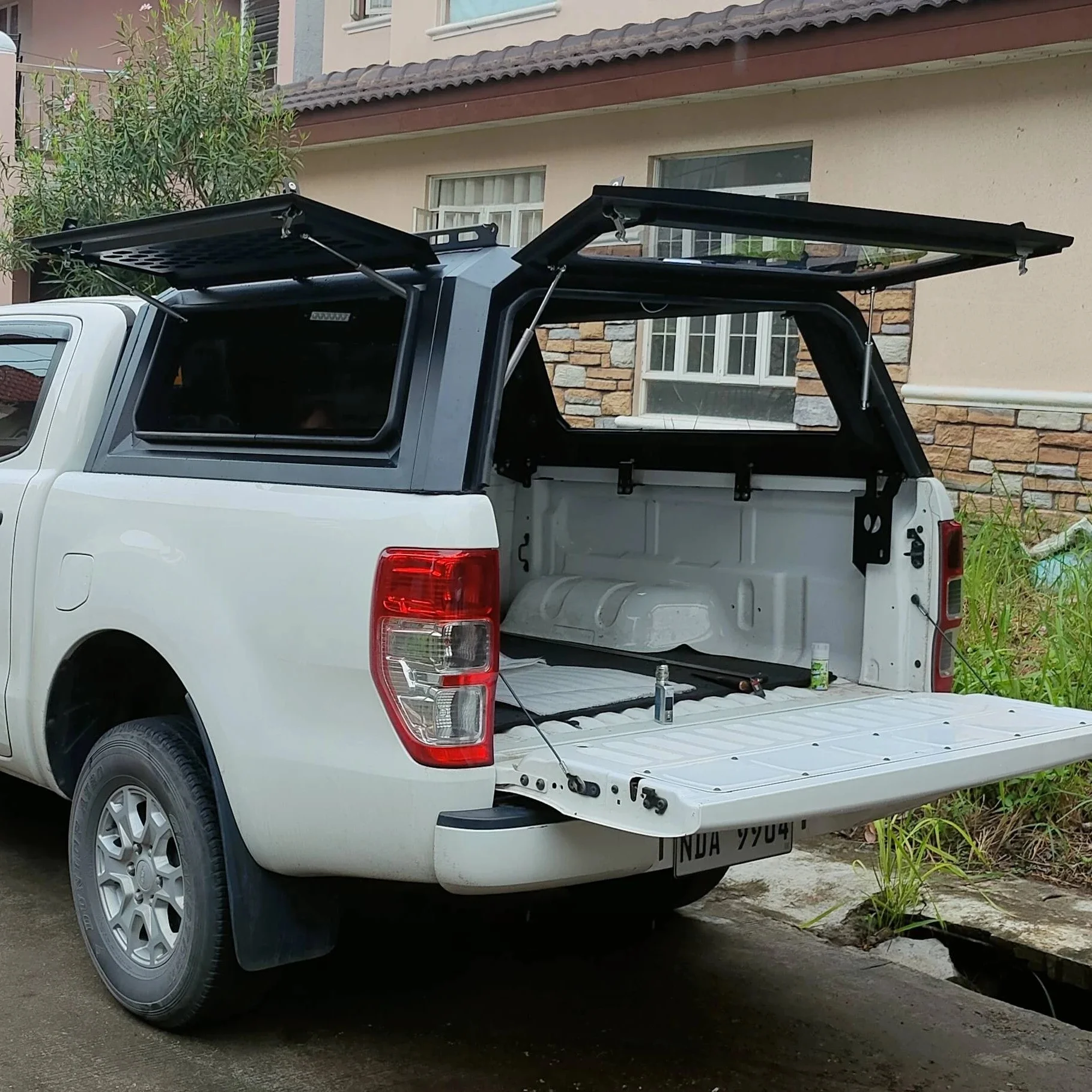 2019-2024 Ranger Custom Stainless Steel and Aluminum Alloy Pickup Truck with a Hard Canopy Suitable for Camping and OffRoading
