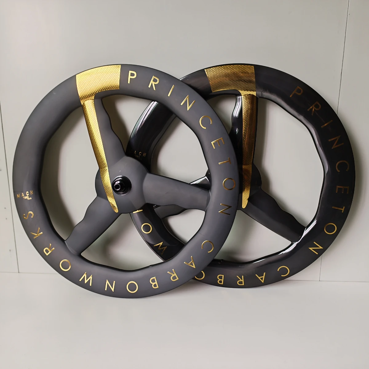 

28MM Width Carbon Fiber 3 Spokes Wheels 700C Time Trial / Track/ Road Bike Six Spokes Wheelset Rim/Disc Brake Princeton Tubeless