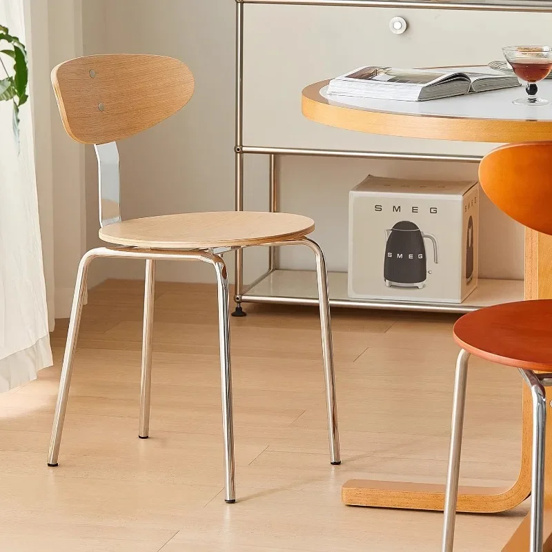 طاولة طعام منزلية بسيطة وحديثة وكراسي خفيفة فاخرة من باوهاوس كرسي خلفي للترفيه مصمم على الإنترنت في العصور الوسطى الشمالية