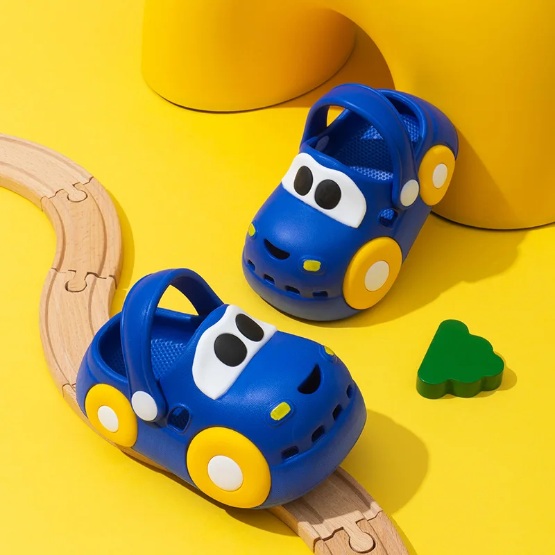 Summer 2026 style for boys and girls, children's outdoor wearable flip-flops, holey shoes, cute animal-shaped children's sandals
