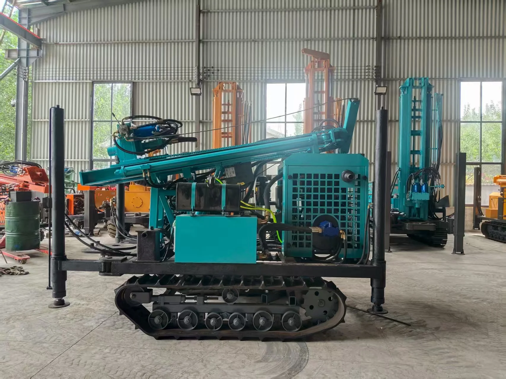 カスタマイズ可能な300m水井戸掘削装置は、次世代のモビリティと専門的な掘削能力を組み合わせています