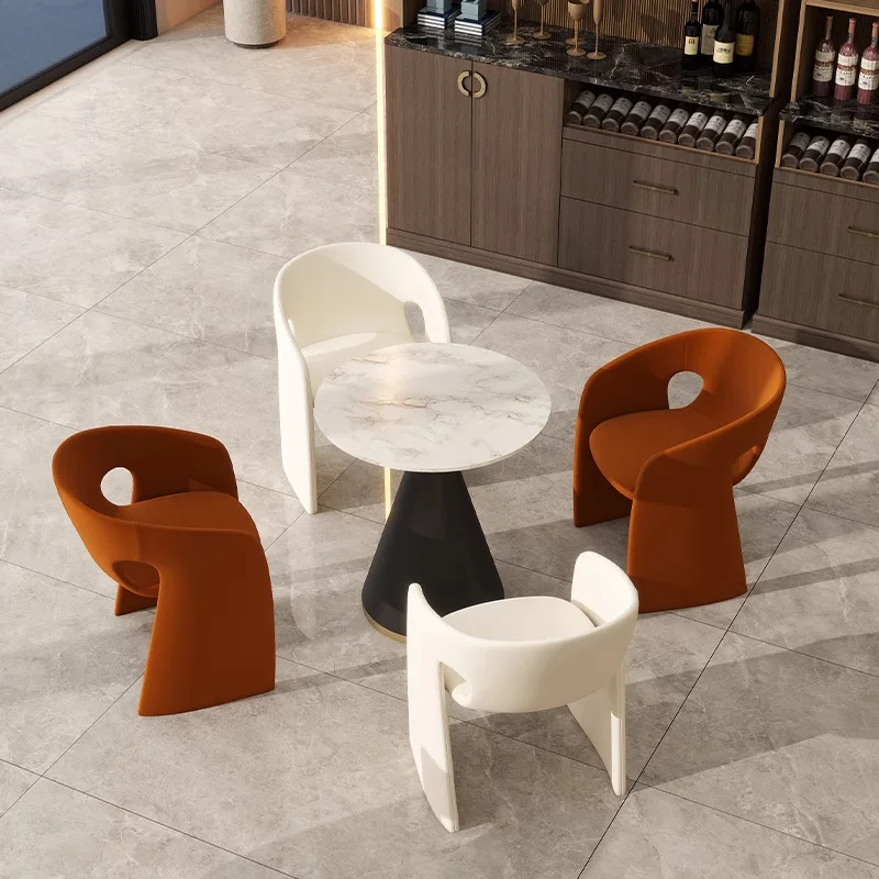 Negociar a combinação de mesas e cadeiras, receber convidados com mesas e cadeiras de lazer, shopping centers