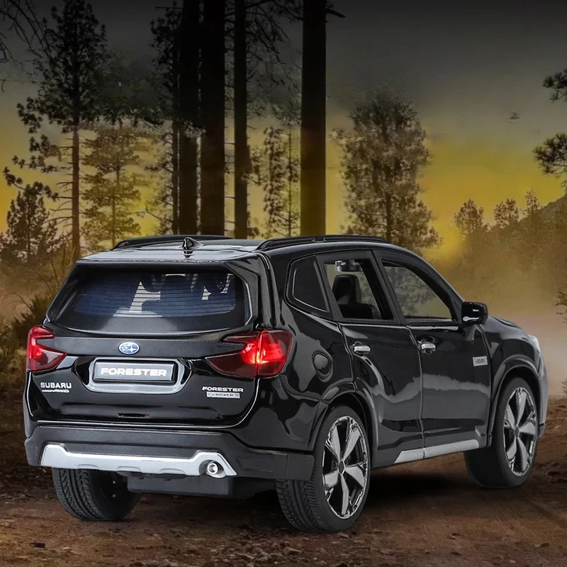 1:30 フォレスター SUV 合金マッスルカーモデル サウンドとライト プルバック 子供のおもちゃ コレクション 誕生日プレゼント