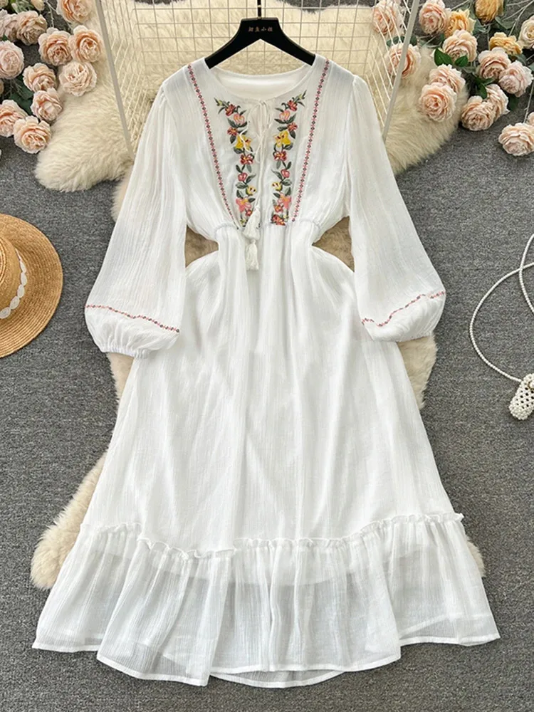 2024 New Spring Summer Women Ethnic Style Retro Embroidered Mid Length Ruffle Edge With Bubble Sleeves Bohemian Dress A38