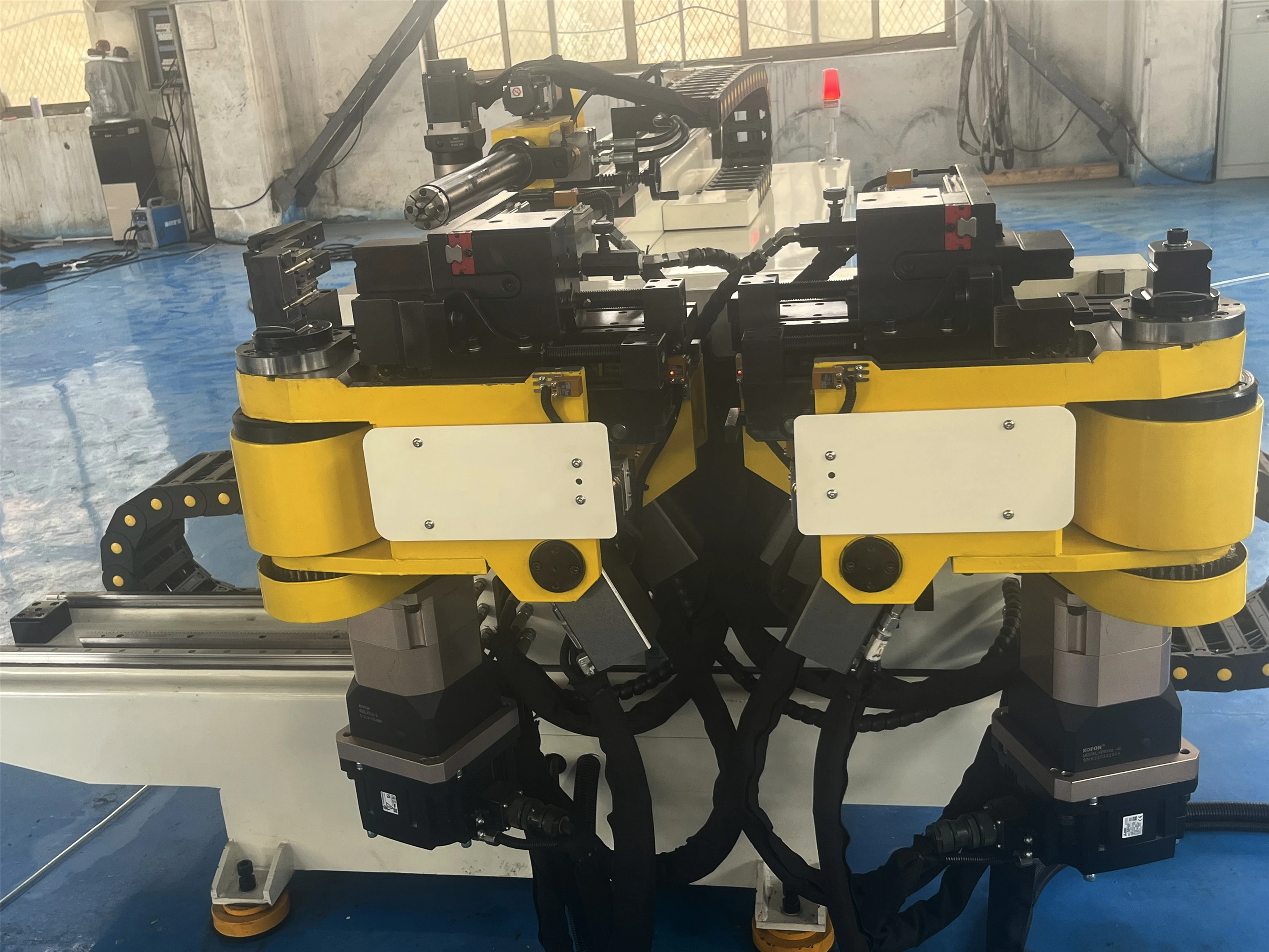 Multifunktionale VESA-Halterung für Kinder-Autositz-Kopfstützen-Biegemaschine mit langlebigen Lagern für Rohre und Rohre