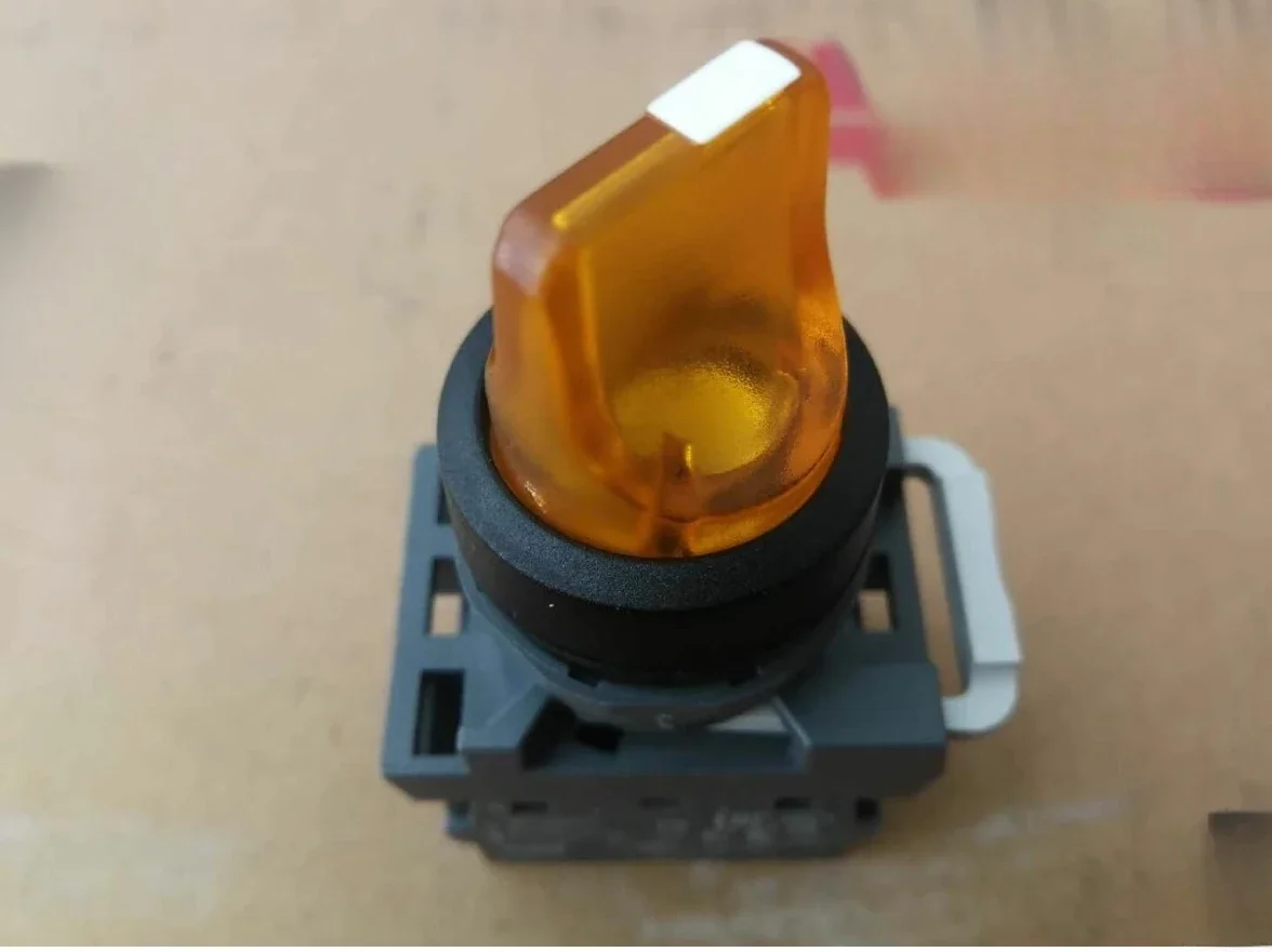 Tres perillas M3SS1-11Y+MCBH-00+MCB-10+MCB-10+MLBL-01Y