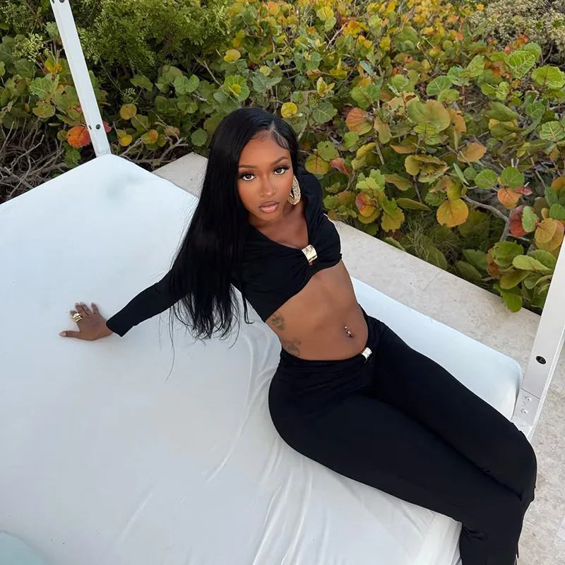 الصلبة تقسم المعادن قطعتين مجموعات للنساء الخامس الرقبة قصيرة الأكمام قمم قصيرة عالية الخصر السراويل الطويلة شيك مجموعة أزياء الإناث