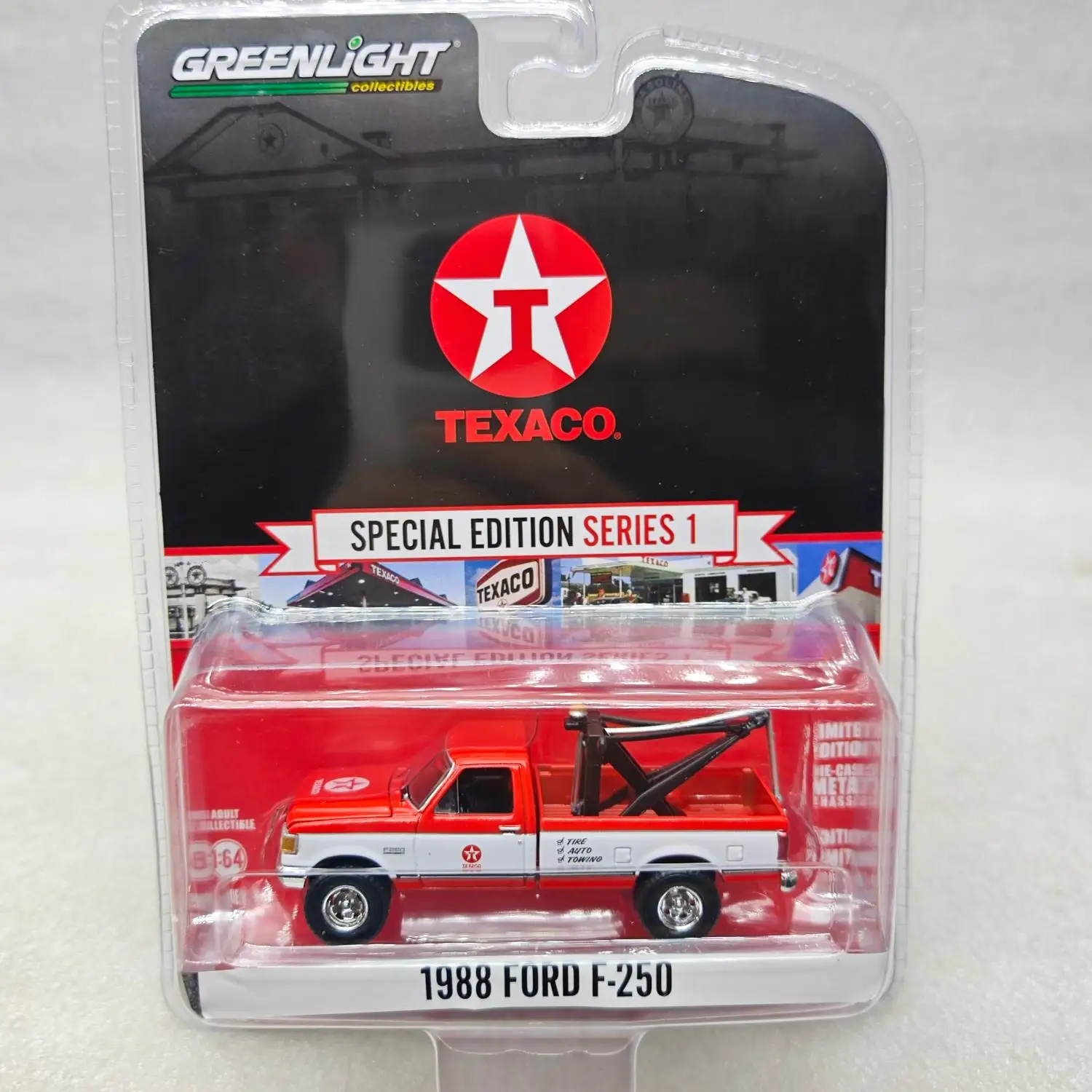 

Green Light 1:64 Texaco Special Edition Series 1 - 1988 Ford F-250 & Plug-in Tow Hook Diecast Alloy Car Model Collectible