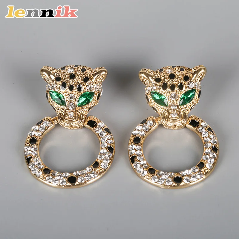 Orecchini leopardati alla moda da donna, cerchi traforati verdi elettrolitici, design esagerato con stampa animalier, accessorio di tendenza