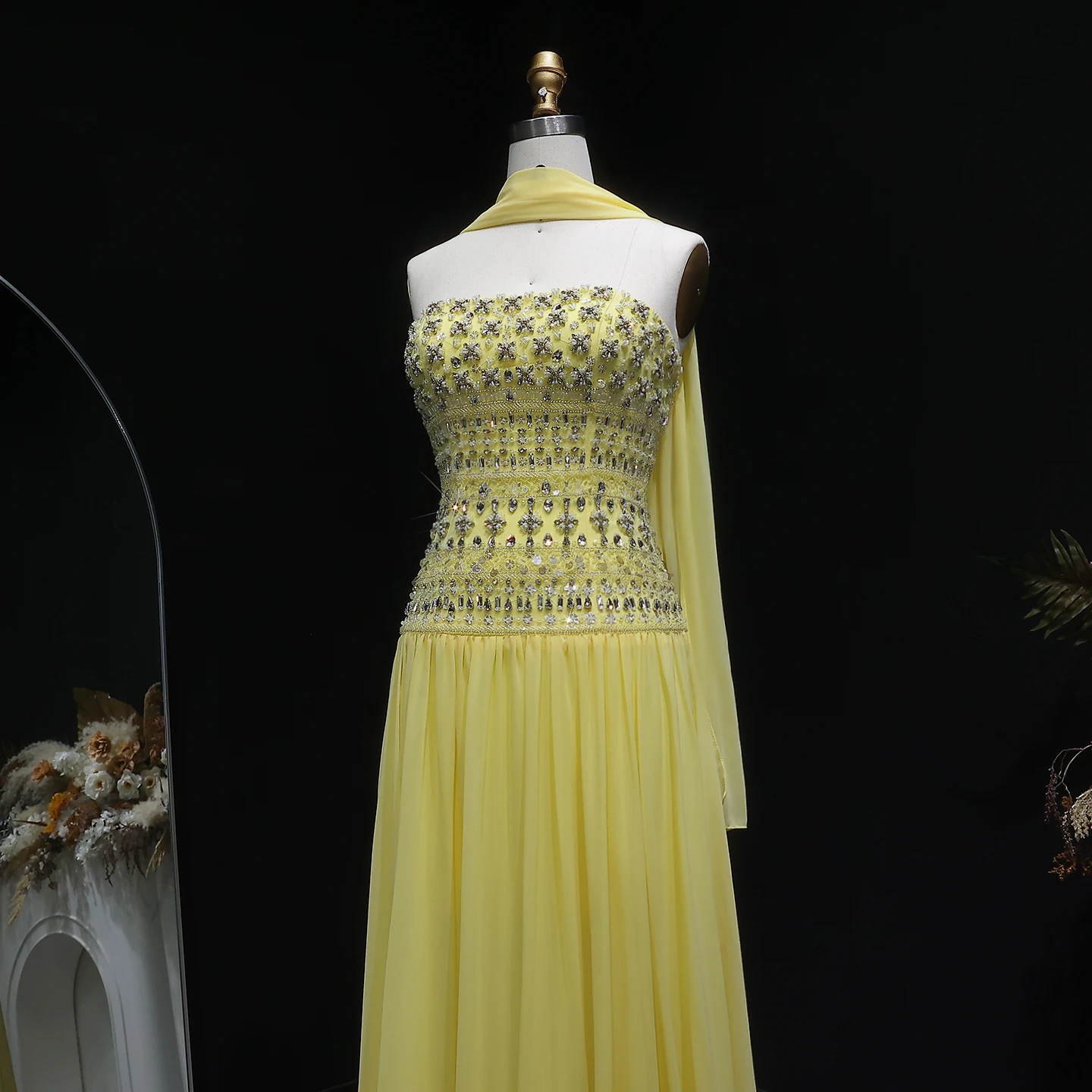Sharon Said Funkelndes Fliederfarbenes Perlenbesetztes Plissiertes Chiffon-Abendkleid mit Fließendem Schal Dubai Saudi Hochzeitsfeier SS539 Maßanfertigung – Detail 29