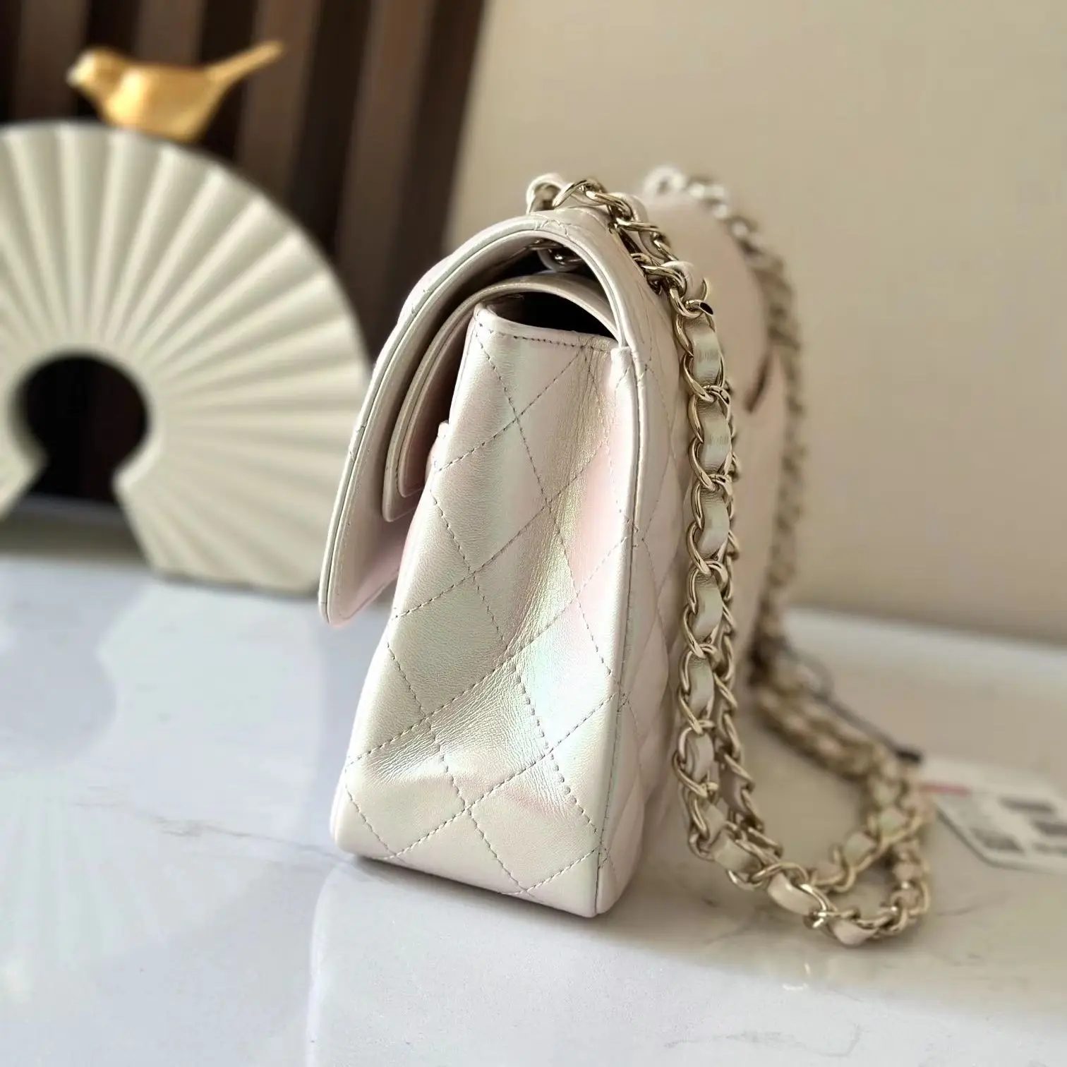 

Pearlescent Off-White Diamond-Quilted Crossbody Bag, Featuring Shimmer Finish and Polished Two-Tone Chain.