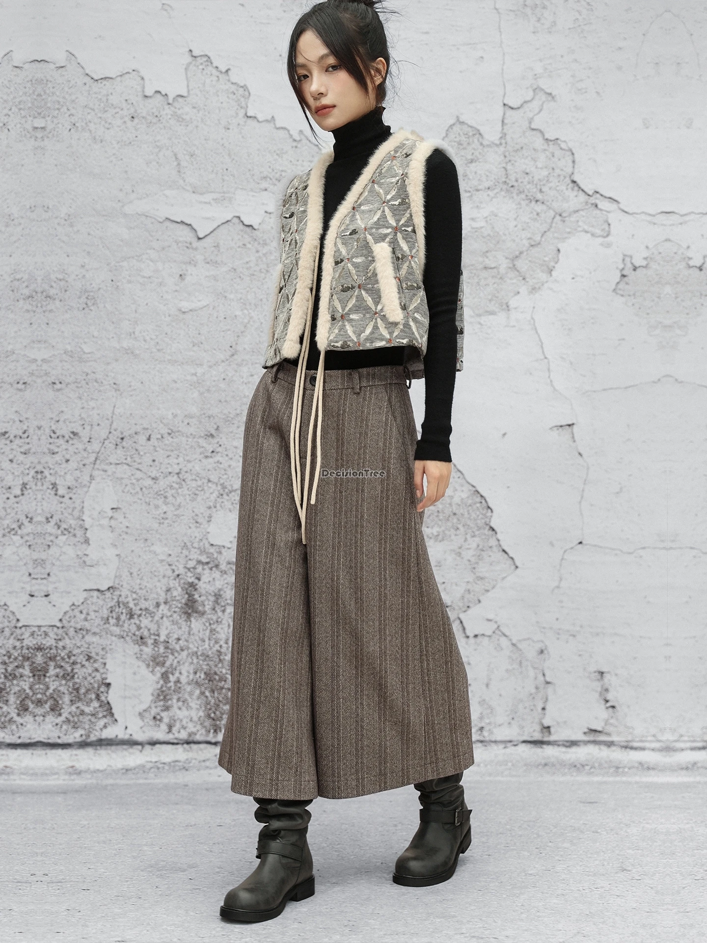 سترة قصيرة من القطيفة على الطراز الصيني الجديد المحسن لعام 2025 برقبة على شكل حرف v سترة قصيرة للنساء للخريف فضفاضة من قماش الجاكار برباط علوي معطف بدلة تانغ سميك #3