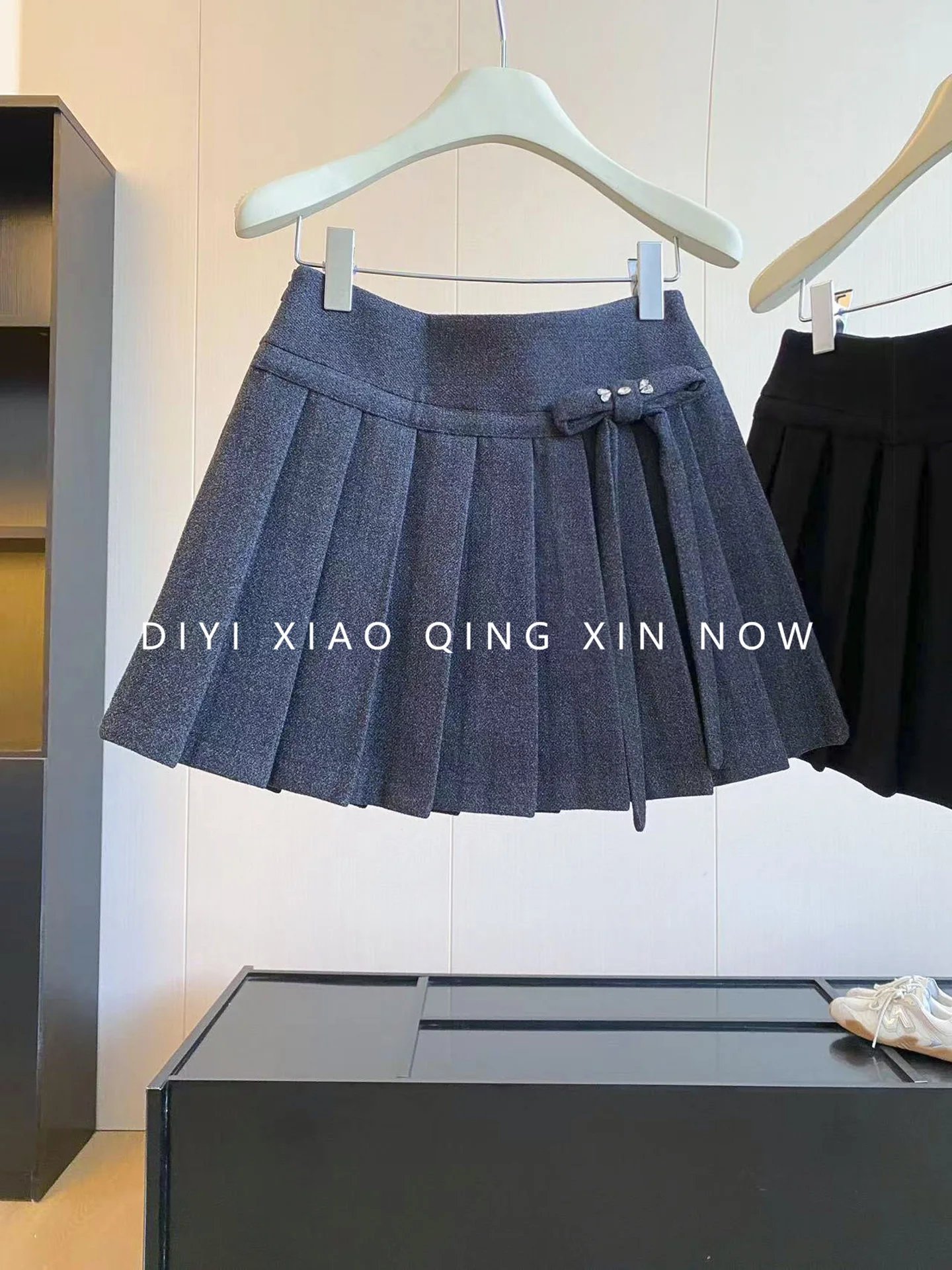 DIYI High Waist Pleated  Skirt Women's Autumn Winter Woolen Texture A-Line Short Skirt Youthful Design Standard Fit