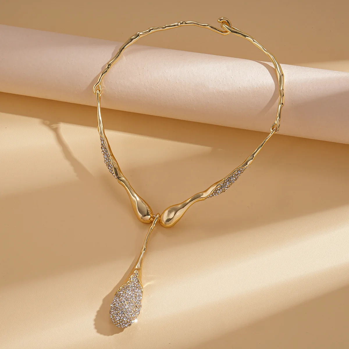 

Vintage Metal Irregular Splicing Sparkling Zircon Water Drop Pendant Necklacefor Women Luxury Temperament Fashion Jewelry