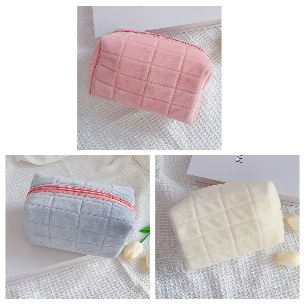 Soft Plush Makeup Bag Quilted Plaid Cosmetic Pouch Large Capacity Travel Toiletry Bag Portable Zipper Beauty Storage Organizer