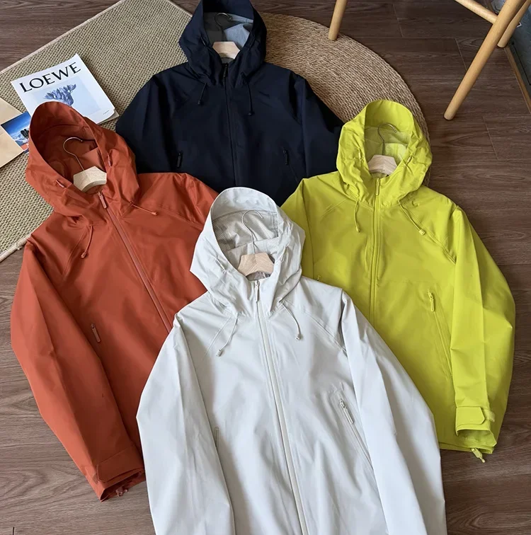 Unisex Windbreaker-Jacke mit Kapuze in Unifarbe – Leichte Reißverschluss-Oberbekleidung für Herbstfahrten und Outdoor-Aktivitäten – Detail 4