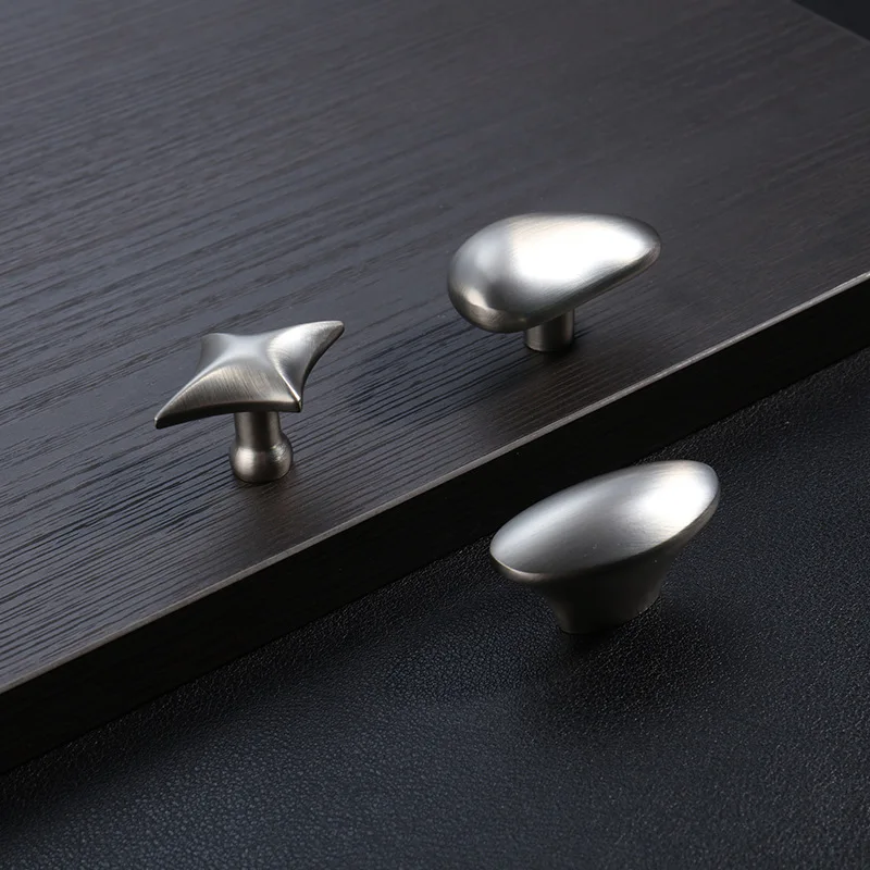 Creative Zinc Alloy Cabinet Knobs French TV Cabinet Handles Medieval Style Wardrobe Knobs Personalized Drawers Handles